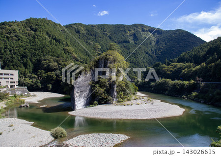 愛媛・御三戸嶽 清流と岩が織り成す絶景 143026615
