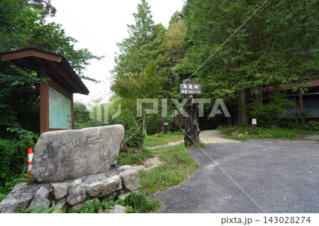 旧中山道の馬籠峠 旧中山道の馬籠峠 143028274