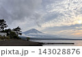 山中湖から見た冬のダイヤモンド美しい 143028876