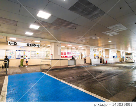 東京 多摩市 聖蹟桜ヶ丘駅のバスターミナル 東京 多摩市 聖蹟桜ヶ丘駅のバスターミナル 143029895