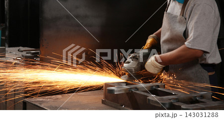 Welding 143031288