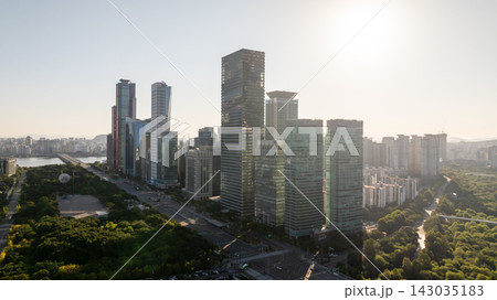Aerial view of morning sunrise over Hangang River and Yeouido skyline in Seoul Aerial view of morning sunrise over Hangang River and Yeouido skyline in Seoul 143035183