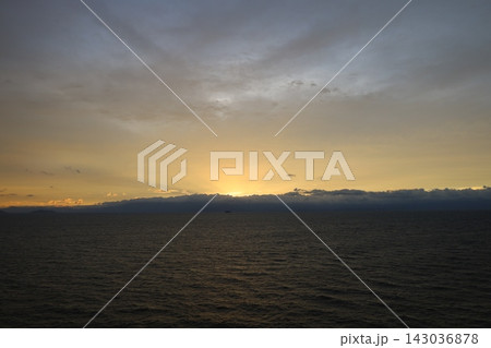 海に沈む夕日 海に沈む夕日 143036878