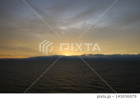 海に沈む夕日 海に沈む夕日 143036879