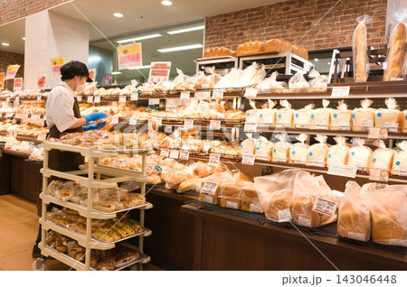 9月・明日の朝食は美味しいパンにしよう 143046448