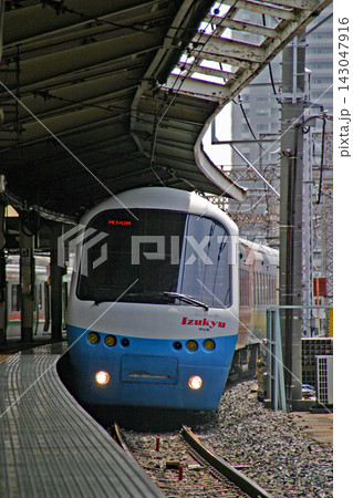 JR東日本の東京駅に入線した伊豆急行の観光車両「リゾート21」 JR東日本の東京駅に入線した伊豆急行の観光車両「リゾート21」 143047916