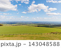 ナイタイ高原牧場の展望台から望む十勝平野の絶景（秋の北海道） 143048588