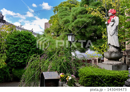 東光院　地蔵尊と萩の花 143049473
