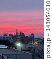 夕焼けに染まる街並み 143054010