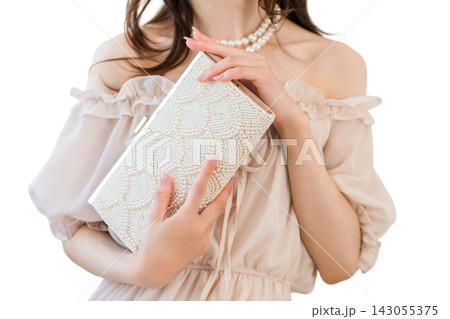 パーティードレスを着たアジア人女性（結婚相談所,婚活,二次会） 143055375