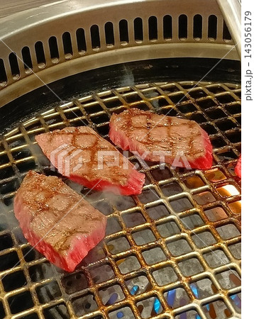 黒毛和牛の焼肉 143056179