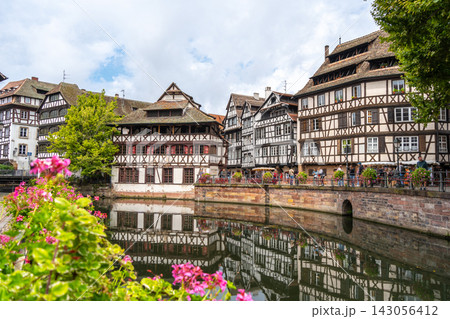 Half-timbered houses reflected in the canal Petite France, Strasbourg 143056412