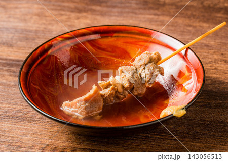 じっくりトロトロに煮込まれたおでんの牛すじ串 143056513