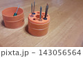 ドラム缶型のユニークなケースに入った小型ドライバー 143056564