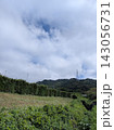 田舎ののどかな風景「日本の原風景と高圧送電鉄塔（縦型）」 143056731