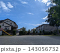 守りたい「住宅街にある公園と青空、日本の日常風景」 143056732