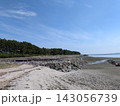 コピースペースを広くとった夏の海岸風景 143056739