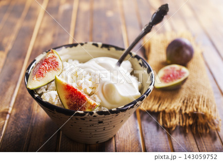 cottage cheese with fresh figs in bowl 143059752