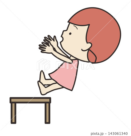 イスから落ちそうになっている女の子のイラスト イスから落ちそうになっている女の子のイラスト 143061340