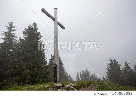 Summit cross Vorderes Hornle mountain in Bavaria, Germany 143062052