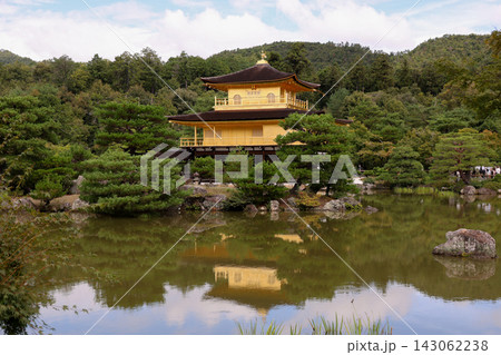 水鏡の金閣寺 鹿苑寺 水鏡の金閣寺 鹿苑寺 143062238