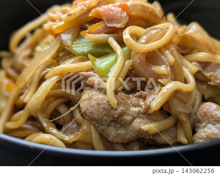 お肉たっぷり大盛り焼きそば お肉たっぷり大盛り焼きそば 143062256