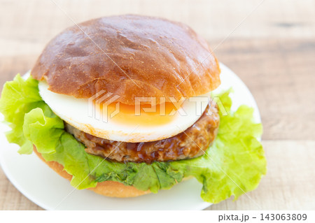 おいしい月見バーガー 143063809