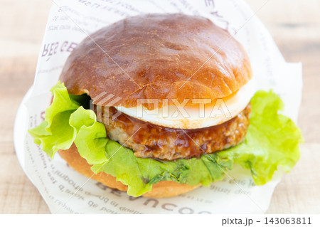 おいしい月見バーガー おいしい月見バーガー 143063811