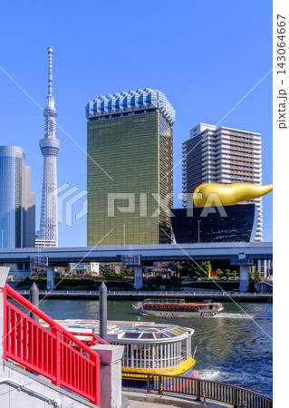 浅草・隅田川から望むスカイツリーとスーパードライホール 143064667