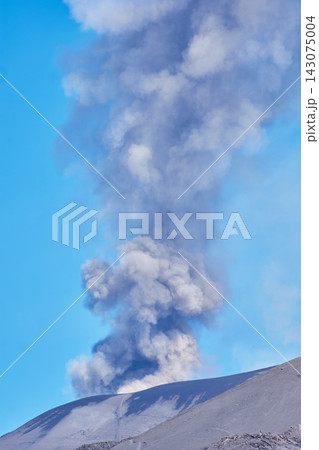 Impressive eruption of Mount Etna in Sicily, expelling a large column of dark ash 143075004