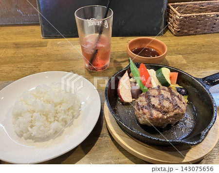 ハンバーグ 143075656
