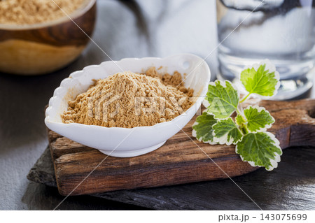 Medicinal and food maca powder 143075699