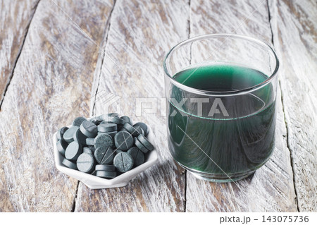 powder, tablets and infusion of spirulina 143075736