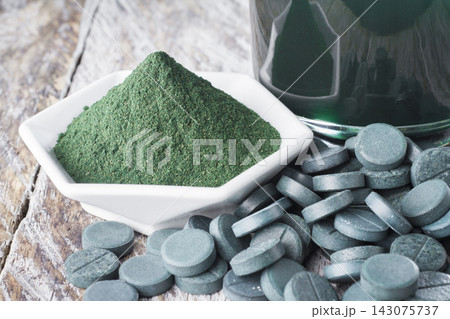 powder, tablets and infusion of spirulina 143075737
