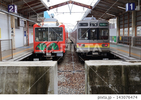 電鉄富山駅に停車する電車（富山県富山市桜町1丁目） 143076474