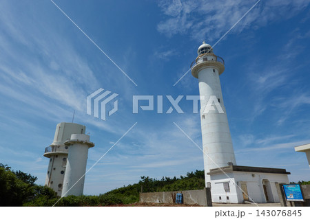 舳倉島灯台 白亜の灯台 夏の空 舳倉島灯台 白亜の灯台 夏の空 143076845