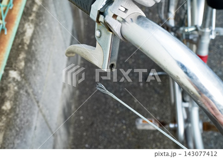 自転車のブレーキワイヤー破損 自転車のブレーキワイヤー破損 143077412