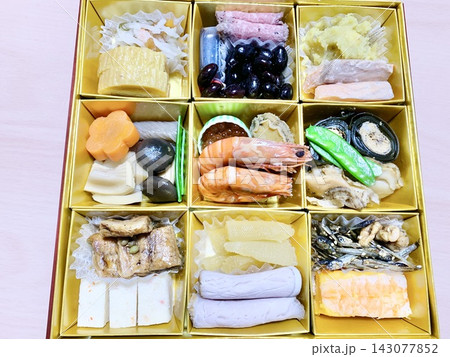 写真素材：新年のおせち料理　 143077852
