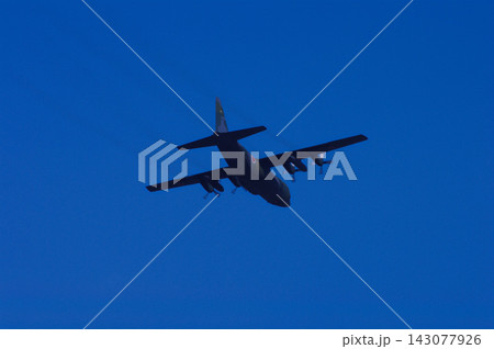 空を飛ぶ輸送機 空を飛ぶ輸送機 143077926