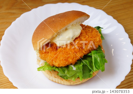 海老カツバーガー 143078353