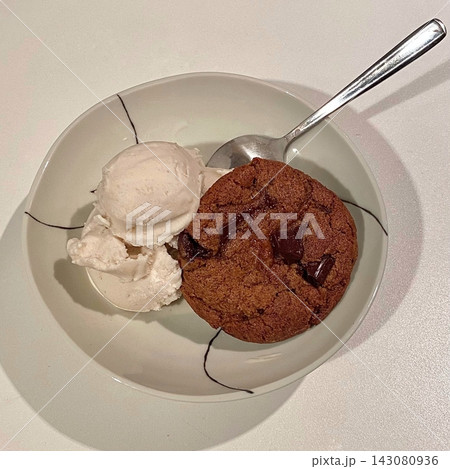 Freshly baked cookies with a golden-brown finish and chocolate chips. Perfectly crisp on the edges with a soft center, offering a delicious, comforting treat for any occasion. 143080936