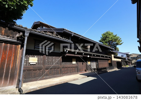 岐阜　高山　飛騨高山　重伝建地区の古い街並み（吉島家住宅） 143081678