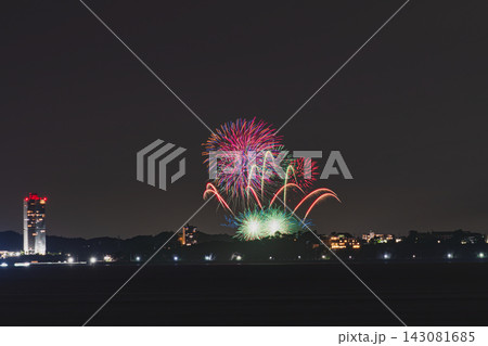 伊良湖から見た日間賀島ぎおん祭り・花火大会の風景(愛知県) 143081685