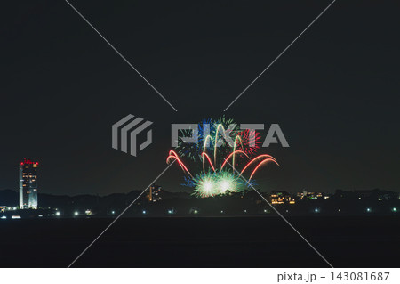 伊良湖から見た日間賀島ぎおん祭り・花火大会の風景(愛知県) 伊良湖から見た日間賀島ぎおん祭り・花火大会の風景(愛知県) 143081687