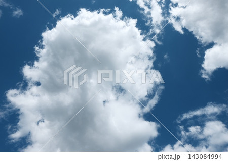 青空と雲 143084994