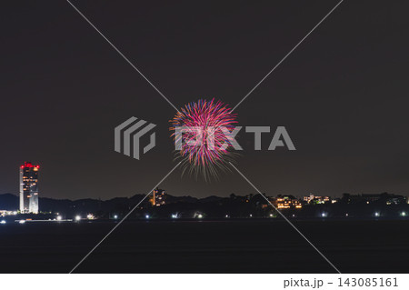 伊良湖から見た日間賀島ぎおん祭り・花火大会の風景(愛知県) 伊良湖から見た日間賀島ぎおん祭り・花火大会の風景(愛知県) 143085161