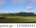 美ヶ原高原の美しい緑の草原と王ヶ頭（信州・夏の風景） 143089341