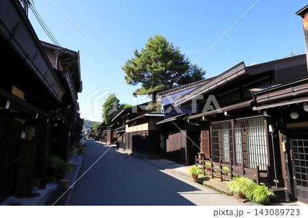 岐阜　高山　飛騨高山　重伝建地区の古い街並み 143089723