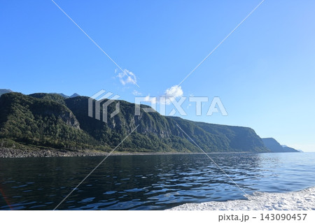 世界自然遺産知床をクルーズ船より撮影した自然風景(shiretoko) 世界自然遺産知床をクルーズ船より撮影した自然風景(shiretoko) 143090457
