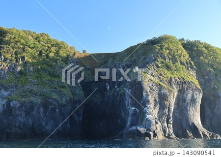 世界自然遺産知床をクルーズ船より撮影した自然風景(shiretoko) 世界自然遺産知床をクルーズ船より撮影した自然風景(shiretoko) 143090541